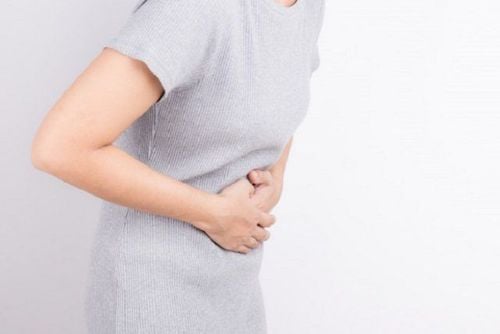 Upper abdominal pain is a symptom of gastritis