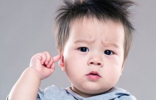 Nghe kém được phân loại thành 5 mức độ: nhẹ, trung bình nhẹ, trung bình nặng, nặng và điếc
