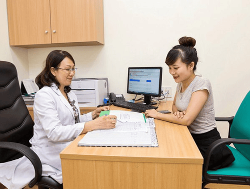 Mẹ bầu nên gặp bác sĩ để được tư vấn cách dùng vitamin E đúng cách