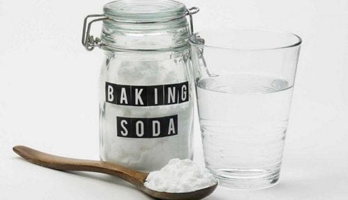 Baking soda có nhiều công dụng trong đó có điều trị đau họng