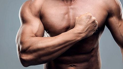 Xây dựng cơ bắp của cơ thể vận động viên thể hình sẽ thông qua cử tạ và dinh dưỡng