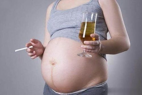 
Tránh xa rượu bia, thuốc lá giúp mẹ bầu tuổi 35 mang thai khỏe mạnh
