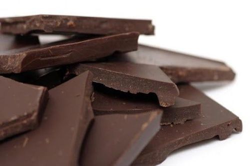 Socola đen được xem là loại socola lành mạnh nhất trong số các loại socola, thậm chí còn khuyến cáo socola đen như một món ăn lành mạnh sau bữa tối