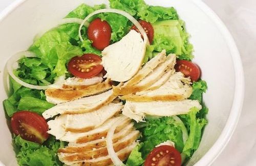 White vinegar is used in salads to support weight loss.
