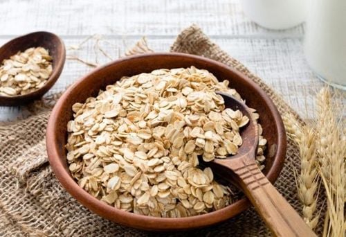 Oatmeal is rich in fiber which helps improve leptin resistance.