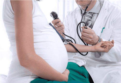 Bà bầu bị bệnh tim cần được theo dõi định kỳ