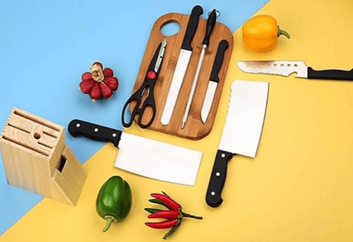 Dụng cụ nhà bếp cần được vệ sinh sạch sẽ trước khi chế biến