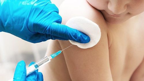 Lịch tiêm cơ bản gồm 2 mũi, khoảng cách giữa các mũi tiêm là 6 - 8 tuần