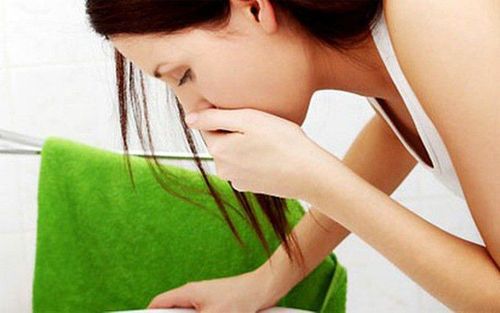Buồn nôn là một trong những tai biến của gây tê ngoài màng cứng