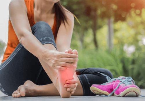 Đám rối thần kinh thắt lưng giúp chi phối hoạt động của hai chân