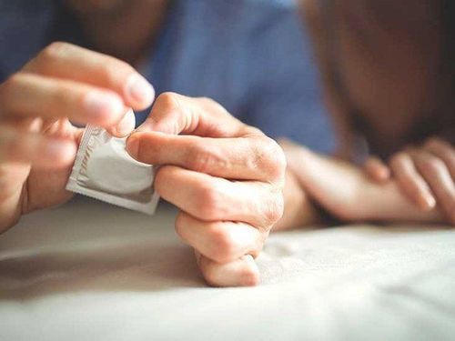 Sử dụng bao cao su mới cho mọi hành vi quan hệ tình dục làm giảm nguy cơ lây nhiễm HIV