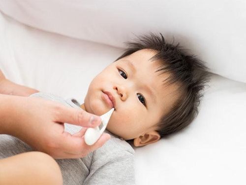 Nhấn vào ảnh để phóng to
Trẻ sẽ bị sốt khi mắc bệnh chân tay miệng