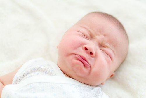 Khi tiêm chủng, trẻ có thể gặp phải các phản ứng phụ không mong muốn