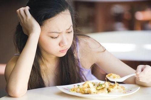 What Condition Causes Hunger Without Appetite and Nausea While Eating?