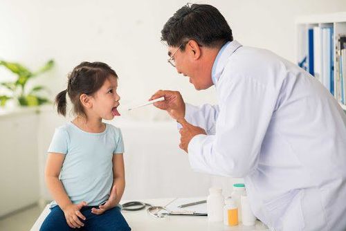 Trẻ bị tim bẩm sinh cần tái khám định kỳ