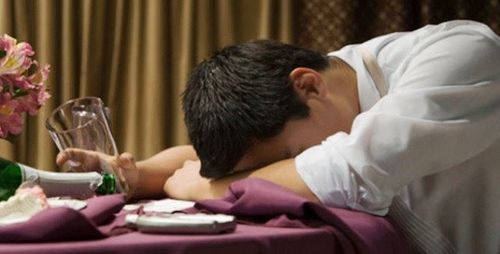 Heavy drinking can cause laryngeal cancer
