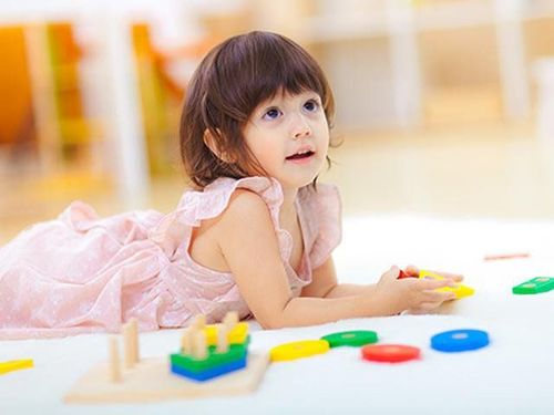 Trẻ em 27 tháng tuổi có thể làm cha mẹ ngạc nhiên vì sự phát triển về nhận thức