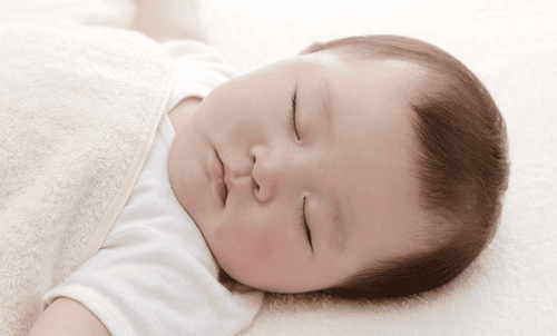 Mẹ nên tập cho trẻ có những giấc ngủ sâu