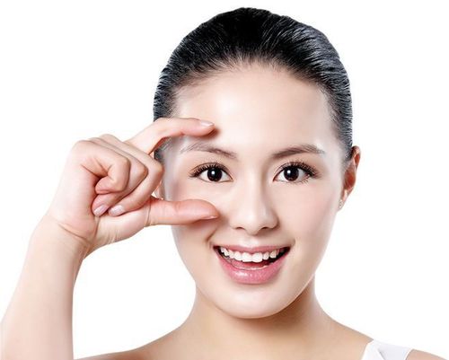 Removing excess fat from the upper eyelid is a fairly simple and painless surgery.
