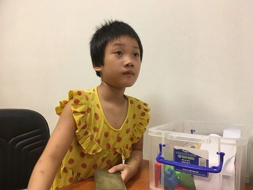 Không ai tin rằng một năm trước, bé Hà Gia Linh từng sống thực vật. Sau 3 lần ghép tế bào gốc đã bé đã phục hồi sức khỏe kỳ diệu với những tiến bộ về nhận thức và vận động vượt bậc.