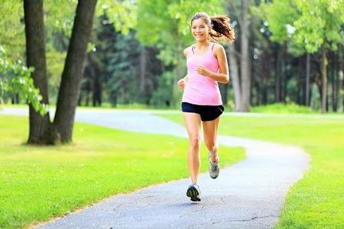 Người lớn cũng nên thực hiện các hoạt động tăng cường cơ bắp ít nhất hai ngày một tuần