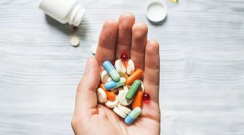 Các loại thuốc ăn kiêng và chất bổ sung thường không được khuyến khích sử dụng trừ khi có sự chỉ dẫn của bác sĩ