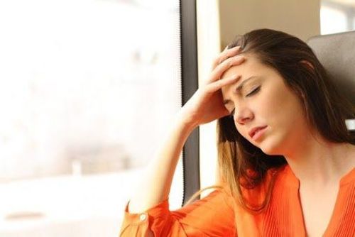 Những người bị chứng đau nửa đầu tiền đình cảm thấy chóng mặt