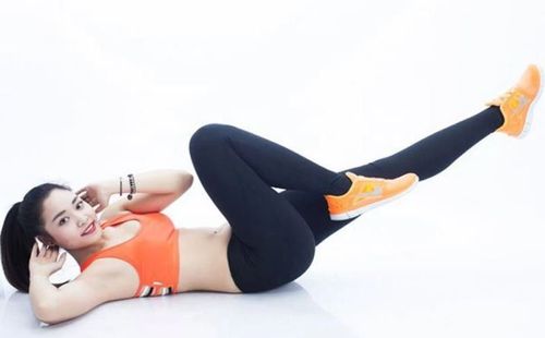 Bài tập gập bụng đạp xe