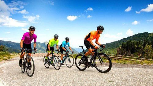 Đạp xe thường được coi là một hình thức rèn luyện sức bền cường độ cao