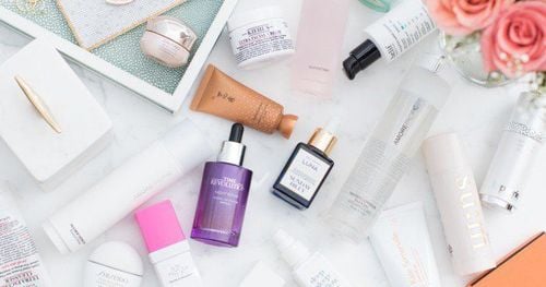 Select appropriate skincare products to prevent blackhead formation.