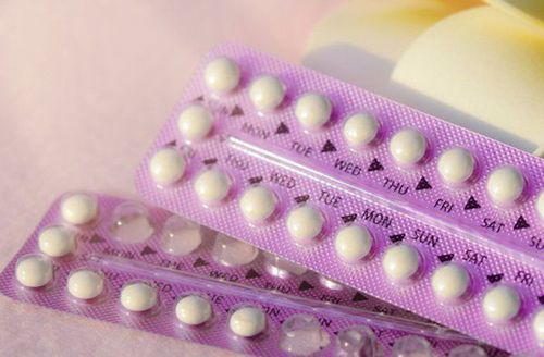 Thuốc tránh thai chứa estrogen giúp ngăn ngừa mụn trứng cá và hội chứng tiền kinh nguyệt.