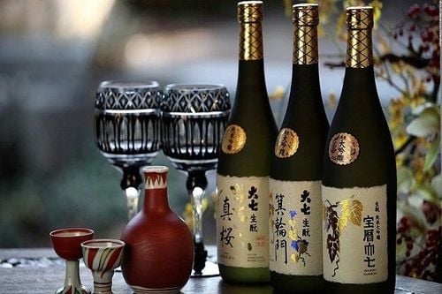 Sake aids digestion with beneficial Lactobacillus bacteria.