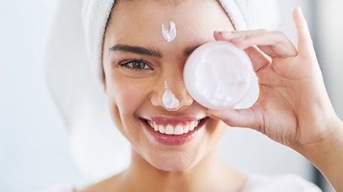 Niacinamide can enhance the moisturizing effects of moisturizers