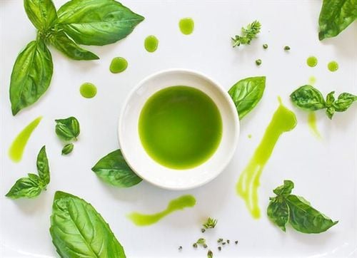 Basil juice is an effective home remedy for kidney stones.
