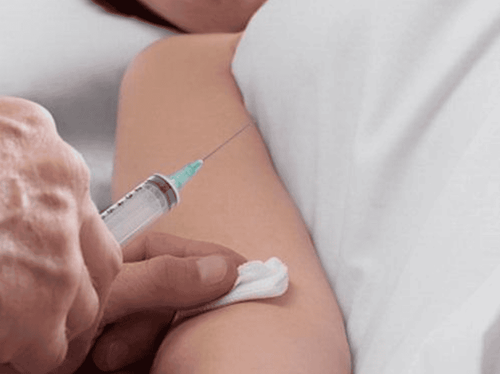 Thuốc Ellence được sử dụng bằng đường tiêm vào tĩnh mạch