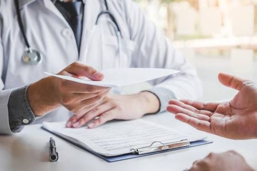 
Người bị bệnh ung thư phổi nên có những cuộc hẹn với bác sĩ
