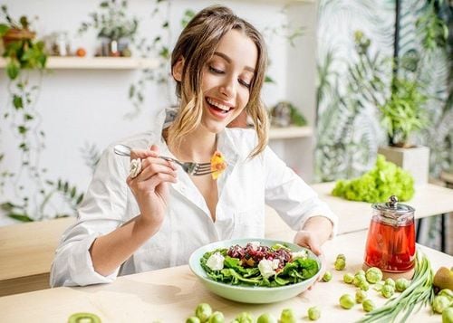 Một quy tắc dinh dưỡng là ăn kiêng lành mạnh để đảm bảo việc tập luyện an toàn