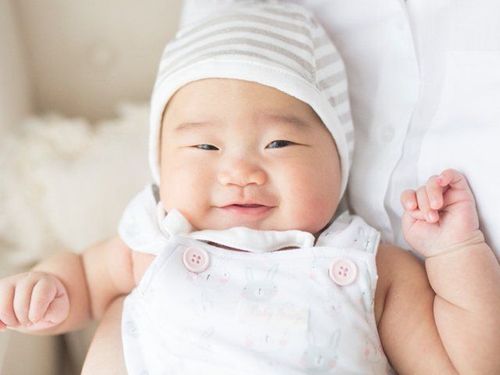 Bạn có thể bắt đầu rèn thói quen cho trẻ sơ sinh vào thời điểm trẻ 2 - 4 tháng tuổi