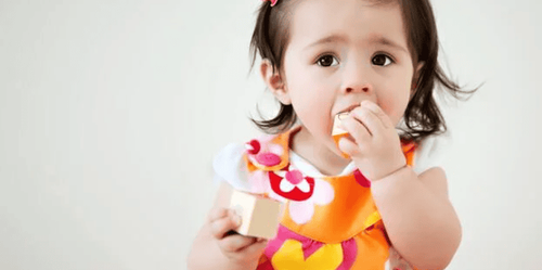 Trẻ 19 tháng tuổi: Chế độ dinh dưỡng và chăm sóc răng miệng