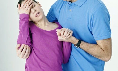 Fainting is one of the symptoms of pineapple allergy.