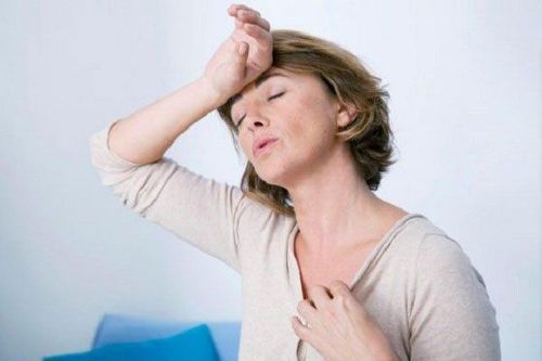 Khi thời kỳ mãn kinh đến gần, mức độ sản xuất nội tiết tố estrogen cũng giảm đi đáng kể, khiến cho nhiều phụ nữ gặp phải tình trạng da khô và ngứa.