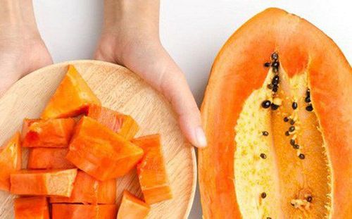 In addition to eating papaya to lose weight, this food also helps reduce the risk of Alzheimer's disease, protect the eyes, and improve the digestive system.