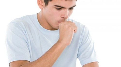 Hay khạc ra đờm màu nâu đen kèm nôn là bệnh gì?