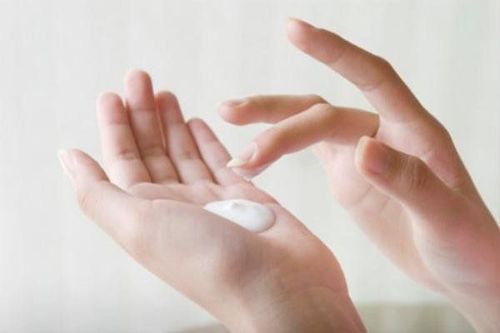 Therapeutic là thuốc được bôi ngoài da, sử dụng thường xuyên sẽ giúp tăng hiệu quả