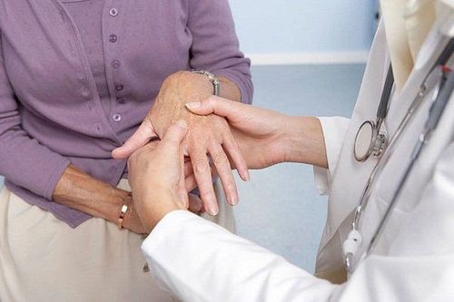Mục tiêu chính trong điều trị viêm đa dây thần kinh là kiểm soát triệu chứng