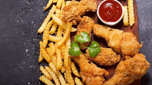 Thực phẩm chiên rán có mùi vị hấp dẫn khiến người ăn cảm thấy ngon miệng và thèm ăn