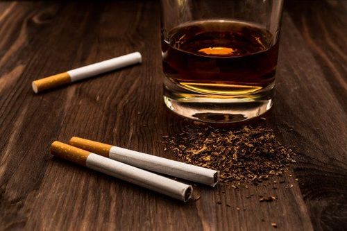 Alcohol and tobacco are causes of dry mouth upon waking.