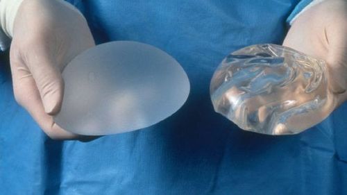Vị trí đặt túi độn khi nâng ngực được bác sĩ xác định cẩn thận