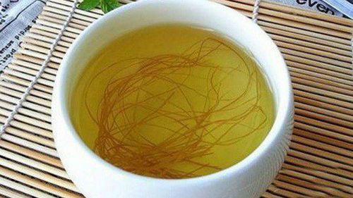 Besides its diuretic effect, corn silk tea has many other benefits