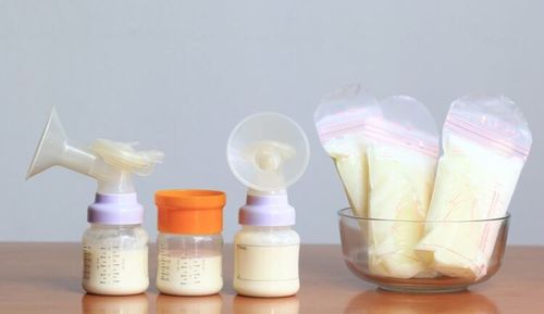Sau khi lưu trữ sữa mẹ, khi sử dụng cần rã đông đúng cách